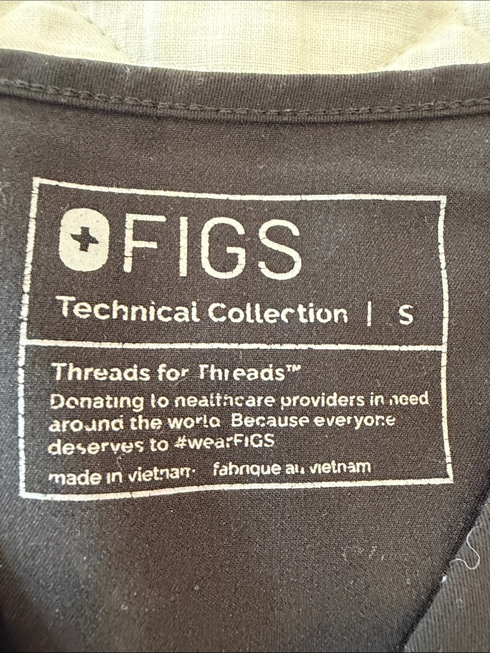 Figs Black V-Neck Short Sleeve Scrub Top - Picture 4 of 4